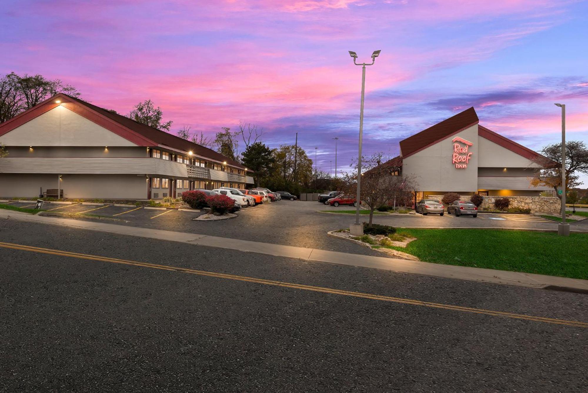 Red Roof Cleveland -
