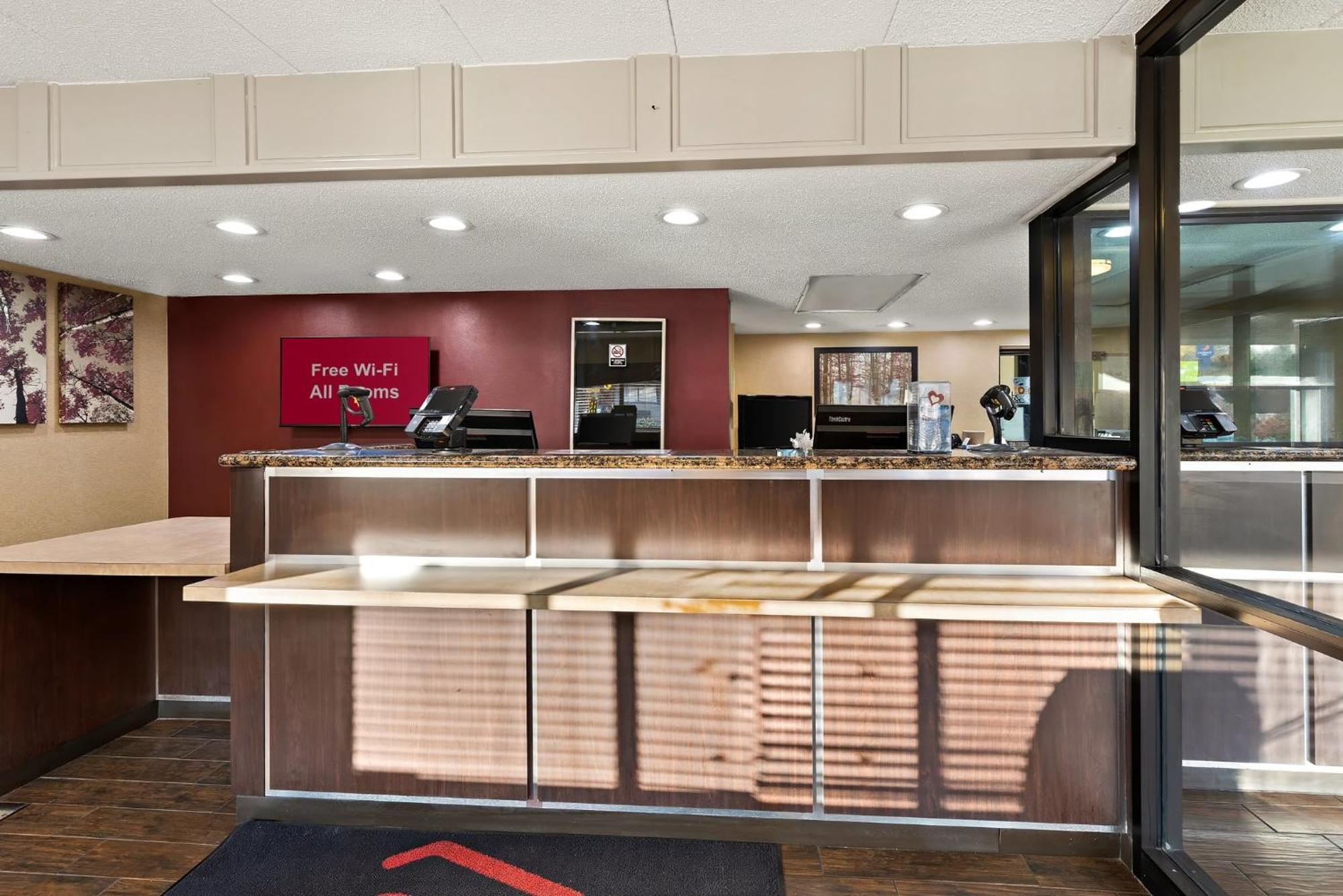 Red Roof Cleveland - Motel 2*