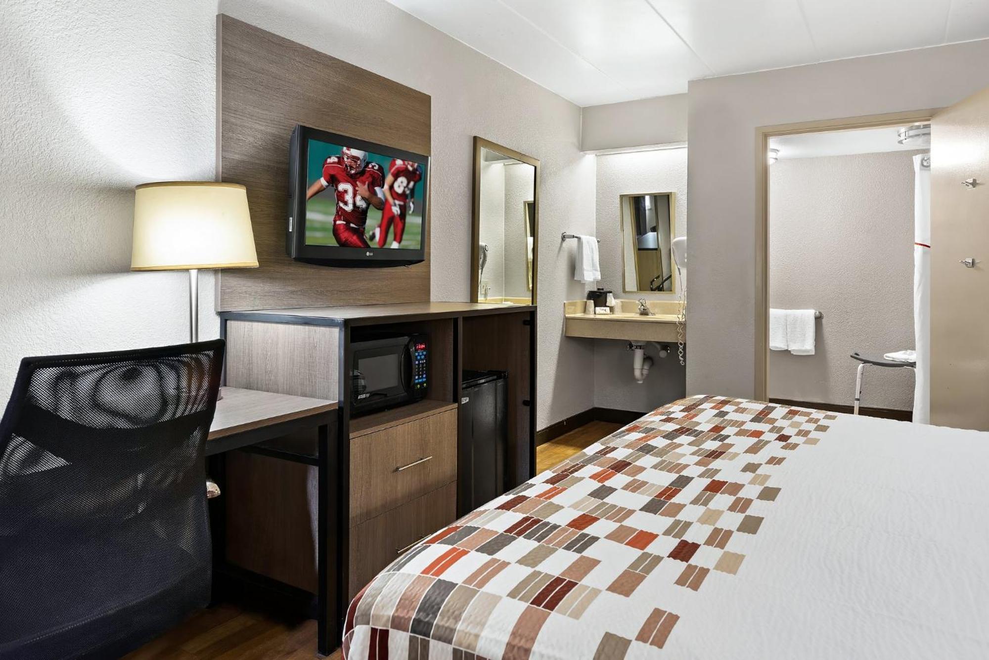 Red Roof Cleveland - Motel 2*